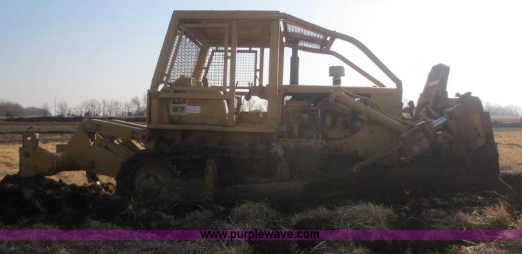 image for item F8203 1970 Caterpillar D7E dozer