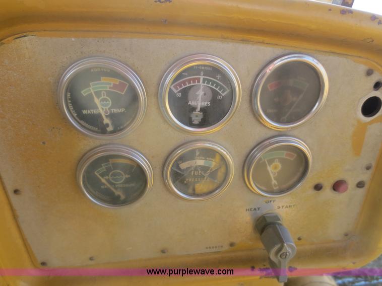 image for item F8203 1970 Caterpillar D7E dozer