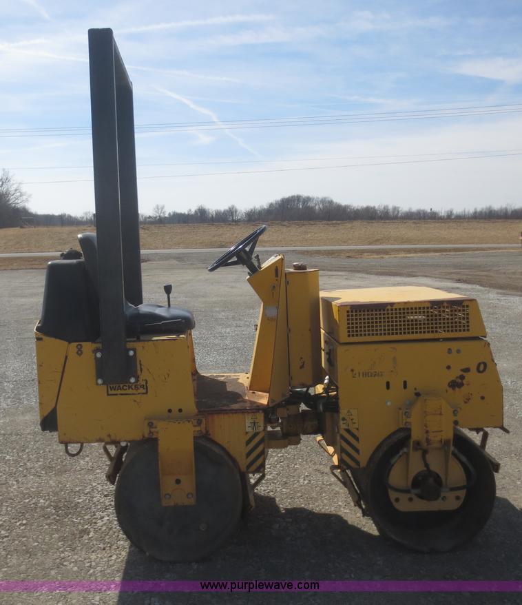 image for item F8204 1997 Wacker RD880V vibratory roller