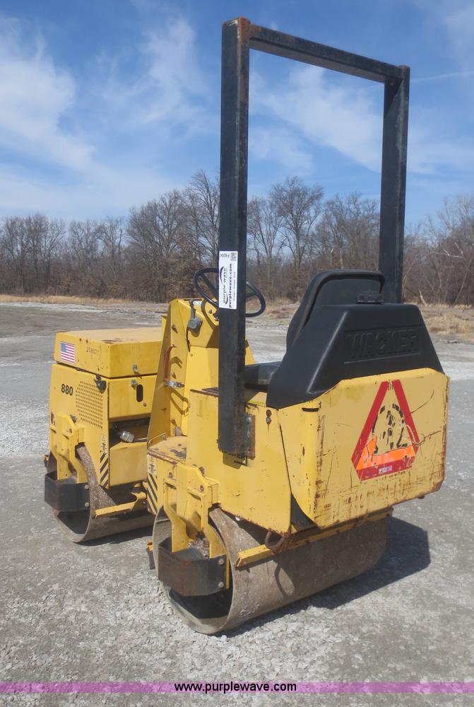 image for item F8204 1997 Wacker RD880V vibratory roller
