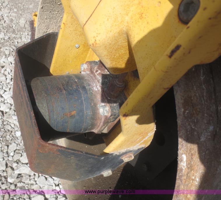 image for item F8204 1997 Wacker RD880V vibratory roller