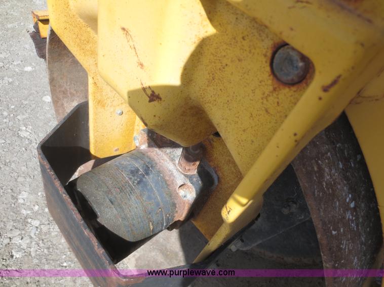 image for item F8204 1997 Wacker RD880V vibratory roller