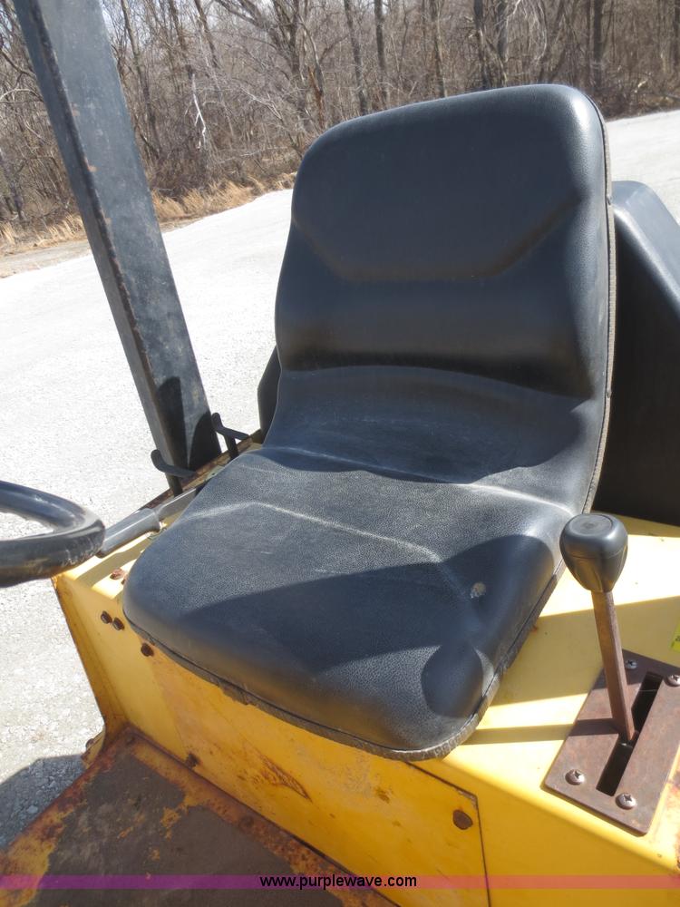 image for item F8204 1997 Wacker RD880V vibratory roller