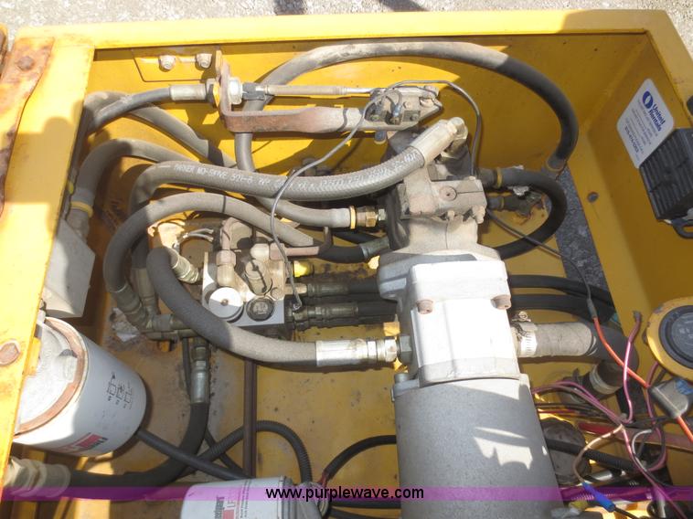 image for item F8204 1997 Wacker RD880V vibratory roller