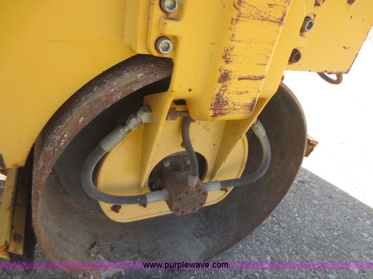 image for item F8204 1997 Wacker RD880V vibratory roller