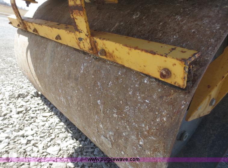image for item F8204 1997 Wacker RD880V vibratory roller