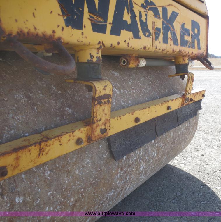 image for item F8204 1997 Wacker RD880V vibratory roller