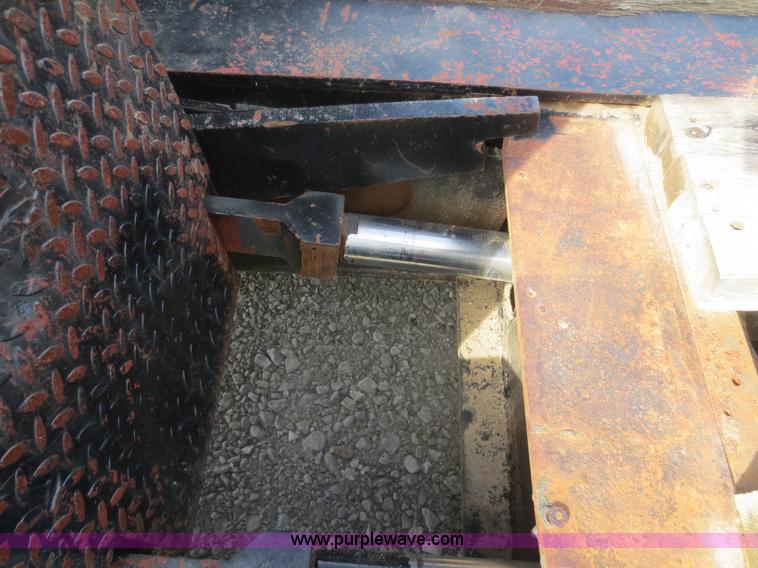 image for item F8205 2000 Etnyre HFR40TD3-T1 trailer