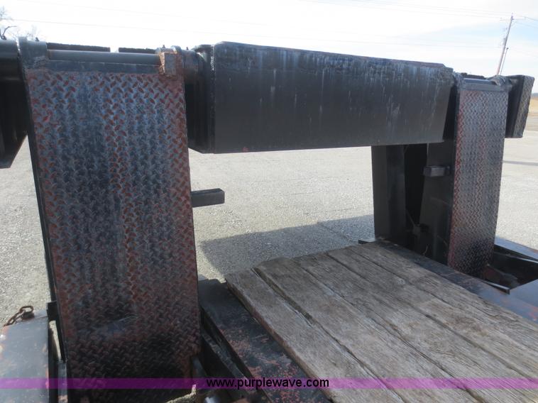 image for item F8205 2000 Etnyre HFR40TD3-T1 trailer