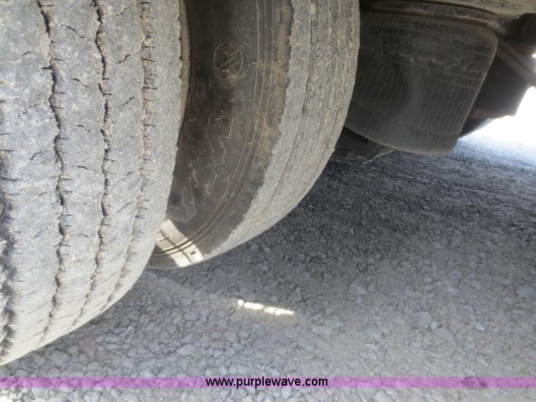 image for item F8205 2000 Etnyre HFR40TD3-T1 trailer