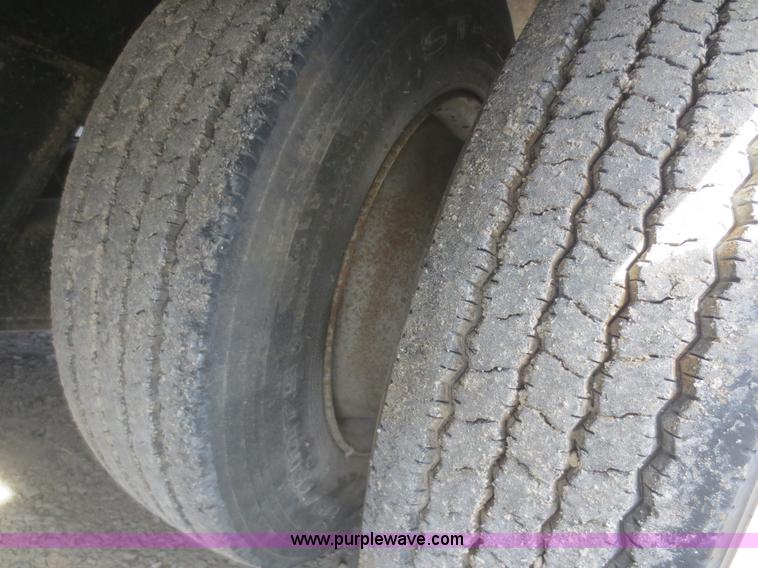 image for item F8205 2000 Etnyre HFR40TD3-T1 trailer