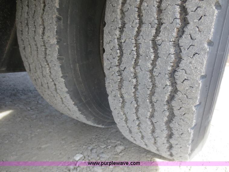 image for item F8205 2000 Etnyre HFR40TD3-T1 trailer