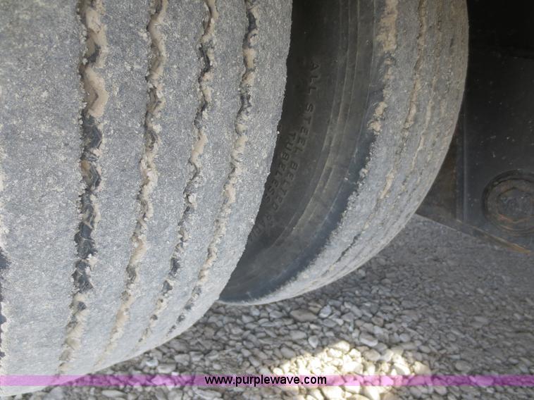 image for item F8205 2000 Etnyre HFR40TD3-T1 trailer