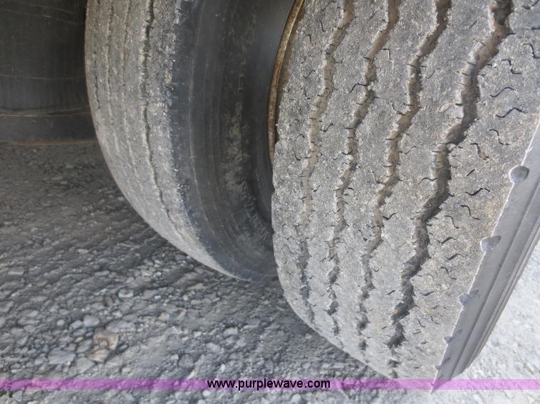 image for item F8205 2000 Etnyre HFR40TD3-T1 trailer