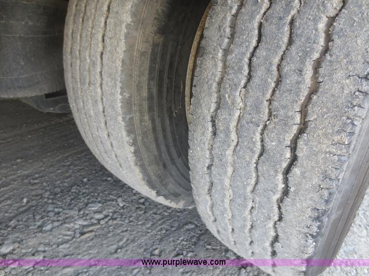 image for item F8205 2000 Etnyre HFR40TD3-T1 trailer