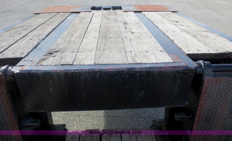 image for item F8205 2000 Etnyre HFR40TD3-T1 trailer