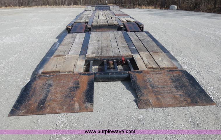 image for item F8205 2000 Etnyre HFR40TD3-T1 trailer