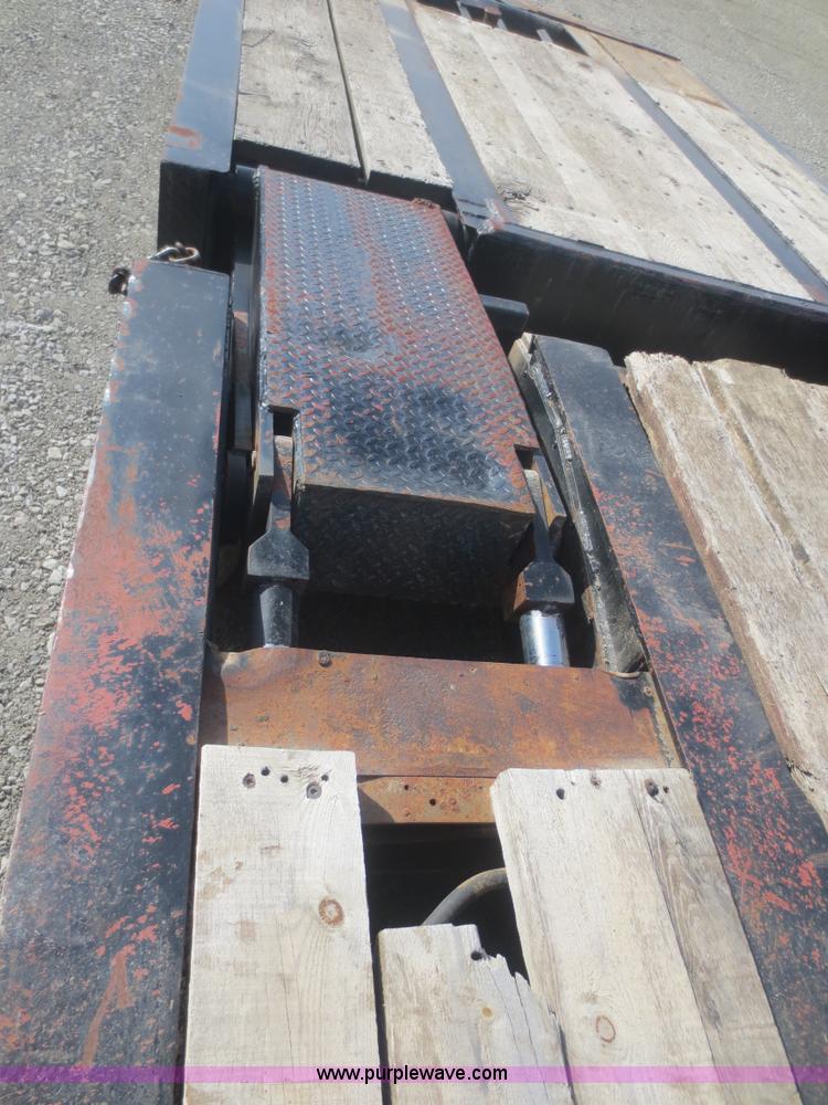 image for item F8205 2000 Etnyre HFR40TD3-T1 trailer