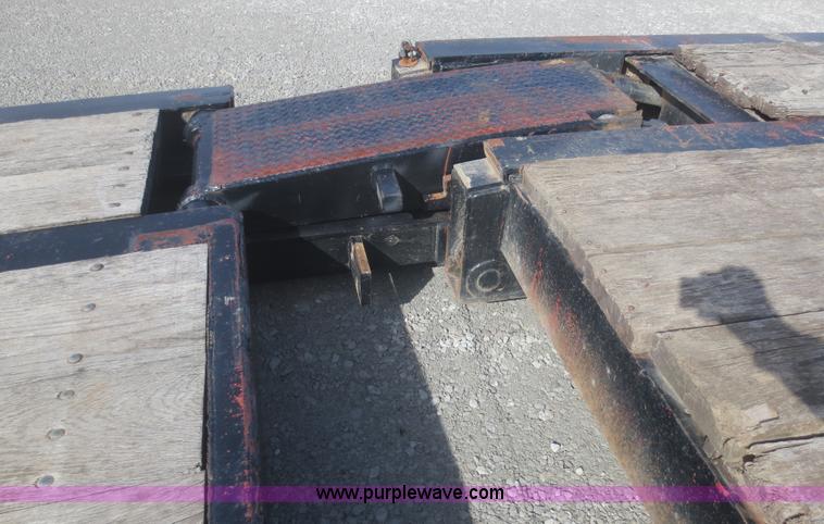 image for item F8205 2000 Etnyre HFR40TD3-T1 trailer