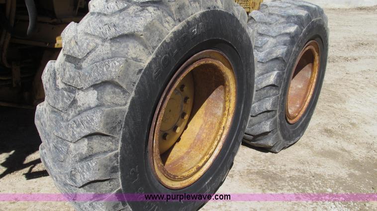 image for item G2283 1986 Caterpillar 140G motor grader