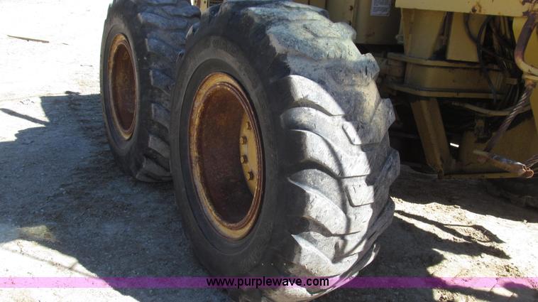 image for item G2283 1986 Caterpillar 140G motor grader