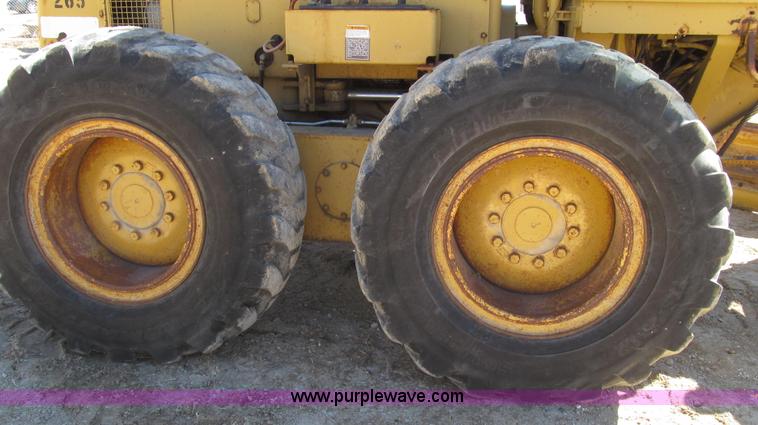 image for item G2283 1986 Caterpillar 140G motor grader