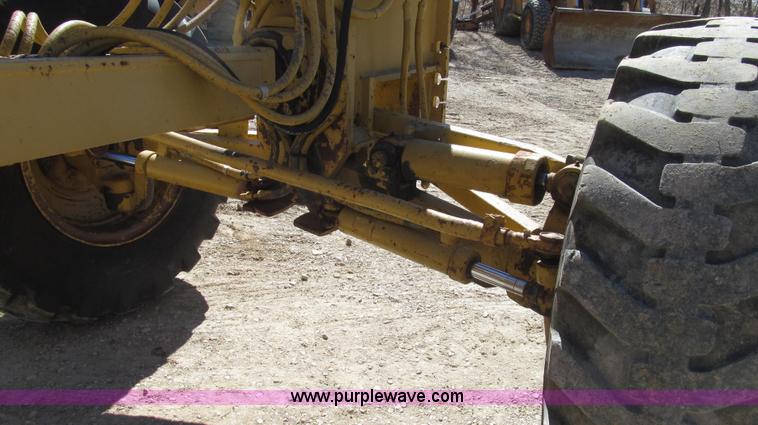 image for item G2283 1986 Caterpillar 140G motor grader