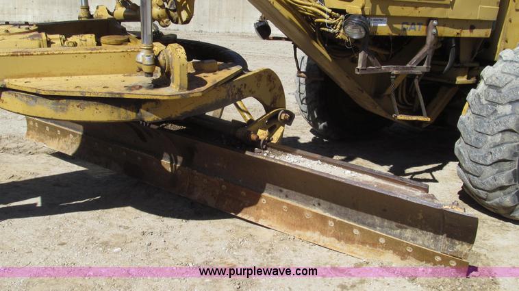 image for item G2283 1986 Caterpillar 140G motor grader