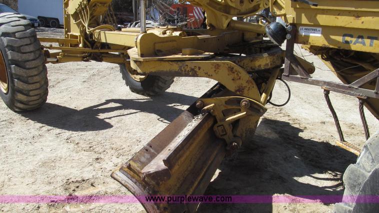 image for item G2283 1986 Caterpillar 140G motor grader