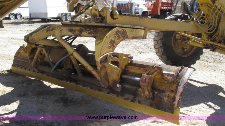 image for item G2283 1986 Caterpillar 140G motor grader