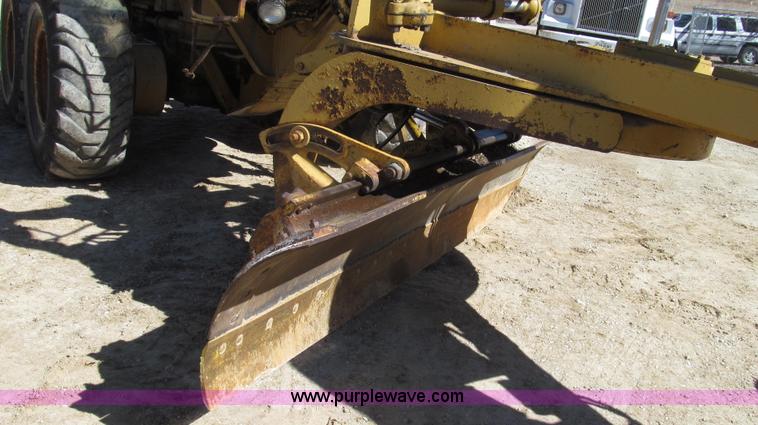 image for item G2283 1986 Caterpillar 140G motor grader
