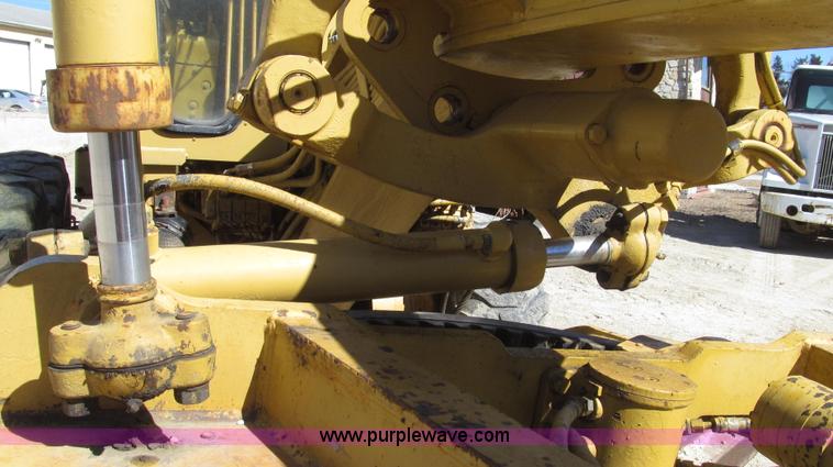image for item G2283 1986 Caterpillar 140G motor grader