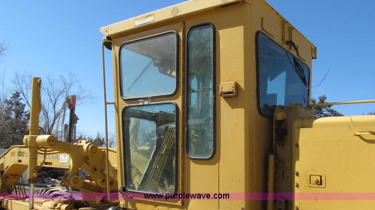 image for item G2283 1986 Caterpillar 140G motor grader