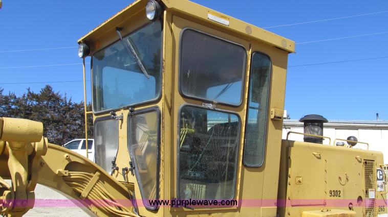 image for item G2283 1986 Caterpillar 140G motor grader