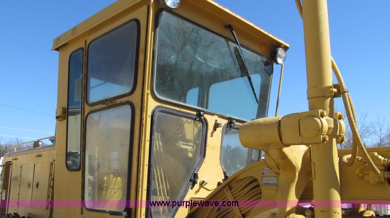 image for item G2283 1986 Caterpillar 140G motor grader