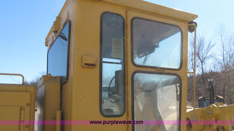 image for item G2283 1986 Caterpillar 140G motor grader