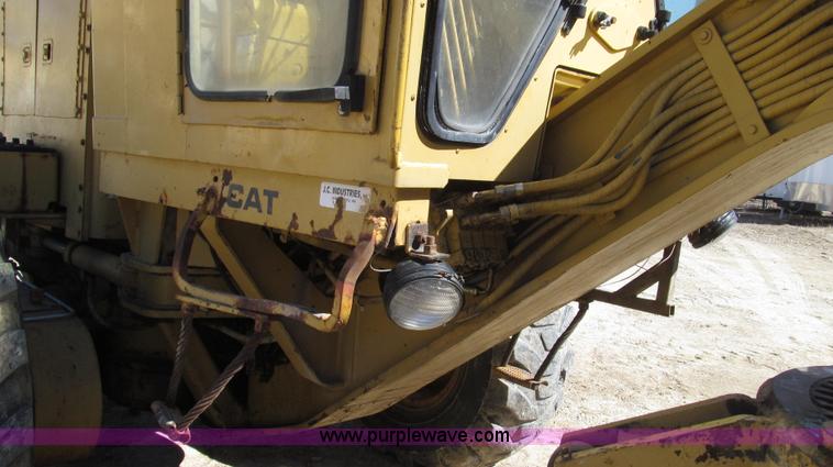 image for item G2283 1986 Caterpillar 140G motor grader