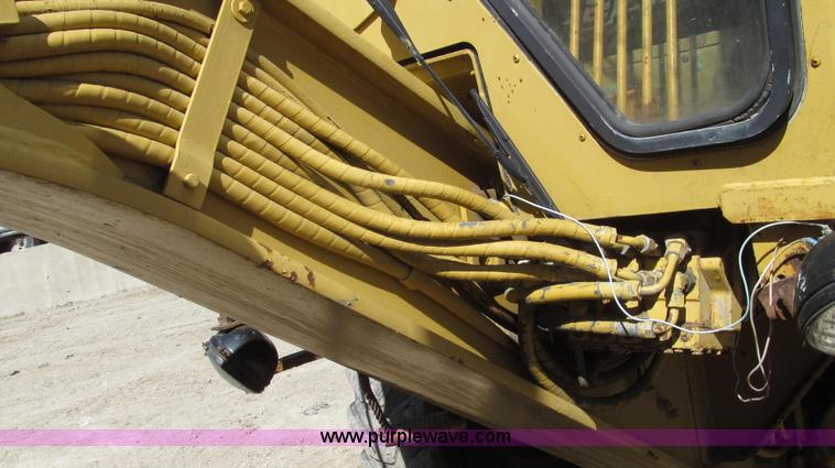 image for item G2283 1986 Caterpillar 140G motor grader