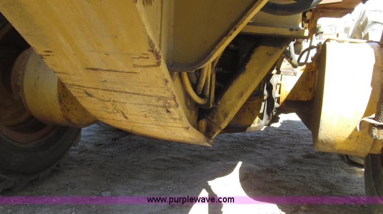 image for item G2283 1986 Caterpillar 140G motor grader