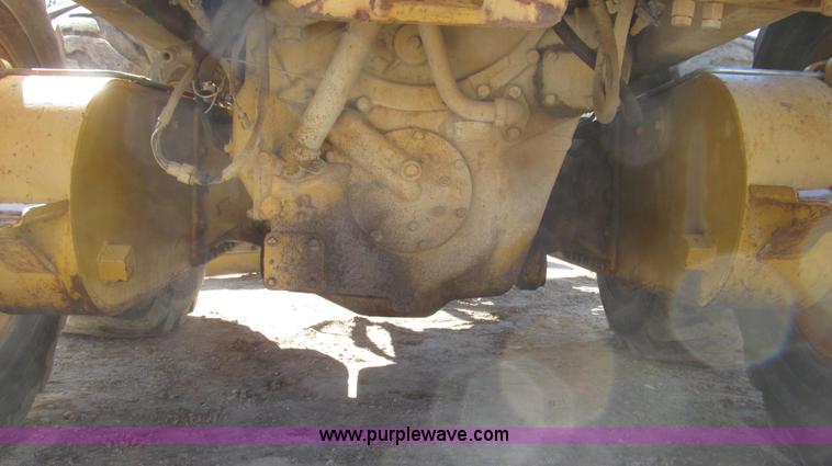 image for item G2283 1986 Caterpillar 140G motor grader