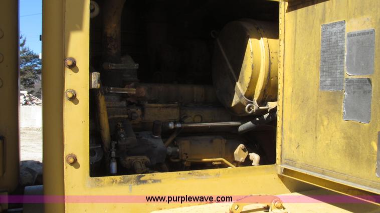 image for item G2283 1986 Caterpillar 140G motor grader