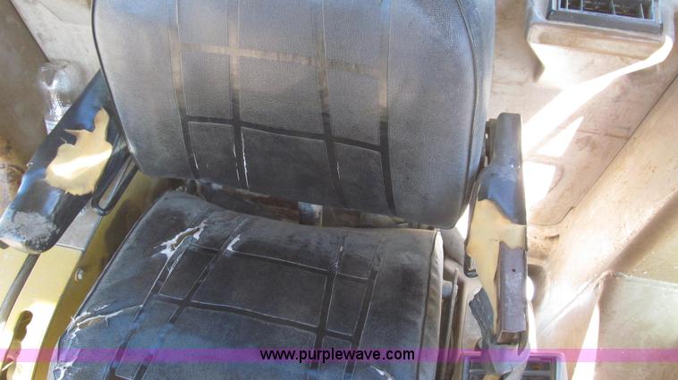 image for item G2283 1986 Caterpillar 140G motor grader