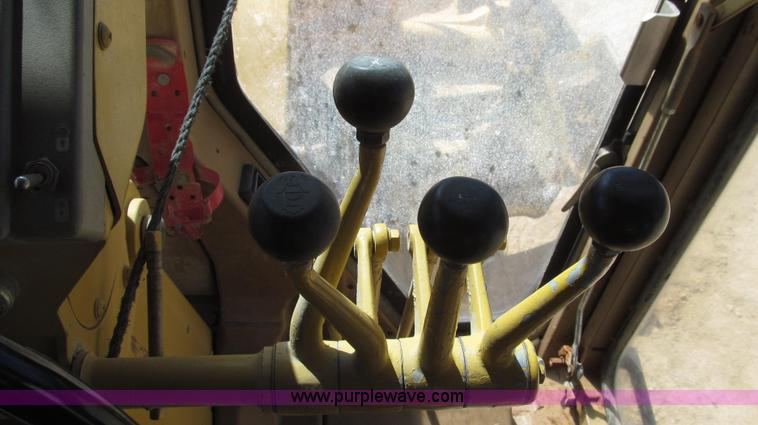 image for item G2283 1986 Caterpillar 140G motor grader