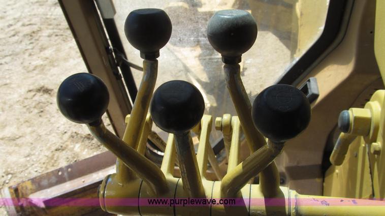 image for item G2283 1986 Caterpillar 140G motor grader