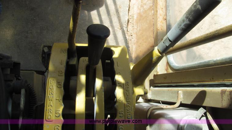 image for item G2283 1986 Caterpillar 140G motor grader