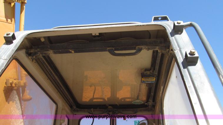 image for item G2286 2001 Case 9030B excavator