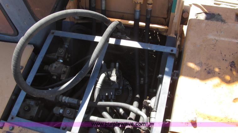 image for item G2286 2001 Case 9030B excavator