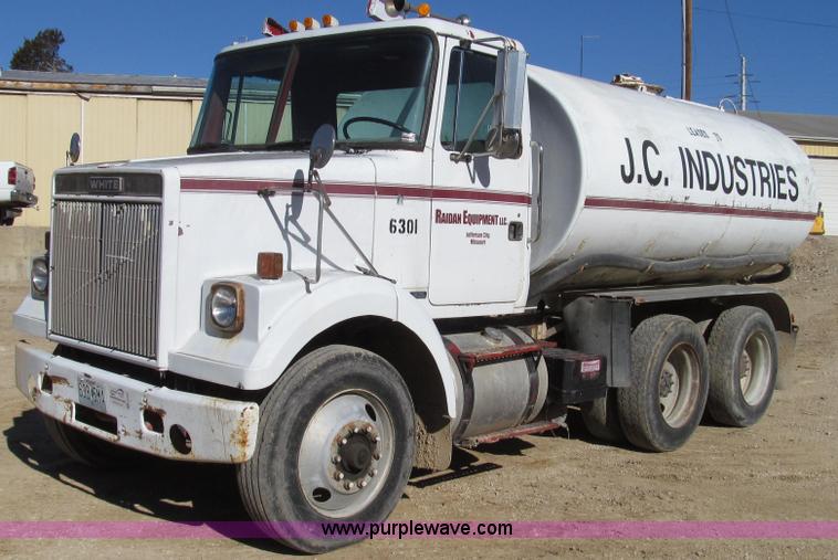 image for item G2287 1985 Volvo White WCS water truck