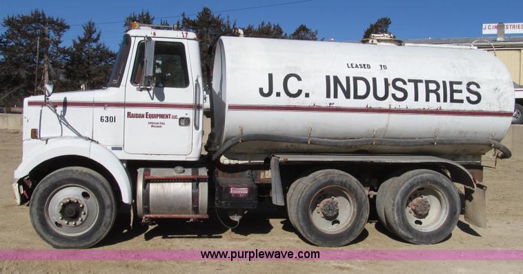 image for item G2287 1985 Volvo White WCS water truck