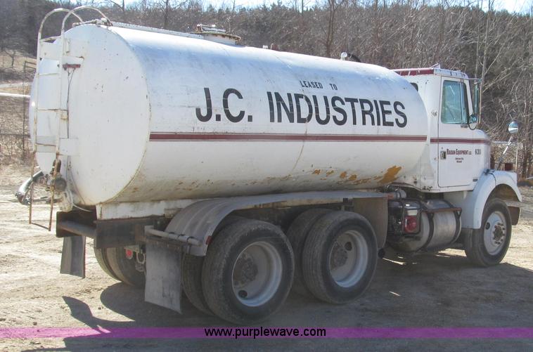 image for item G2287 1985 Volvo White WCS water truck